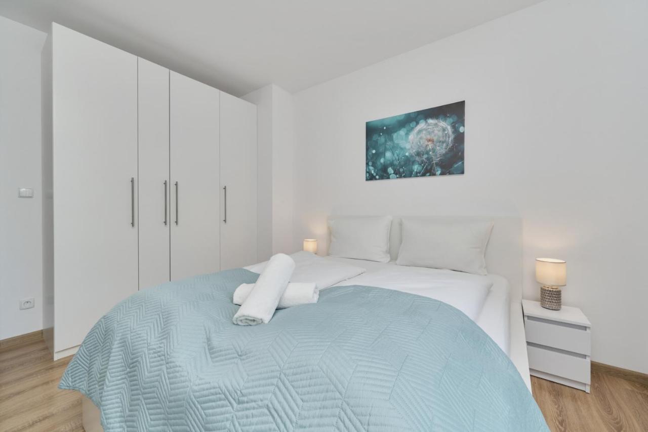 Spacious Apartment With Balcony Near The Slavic Hill Wroclaw By Renters Prestige Екстер'єр фото