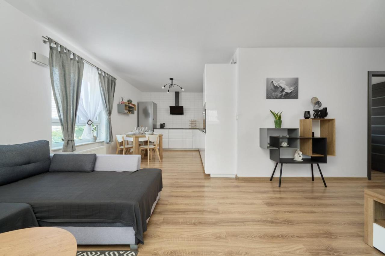 Spacious Apartment With Balcony Near The Slavic Hill Wroclaw By Renters Prestige Екстер'єр фото