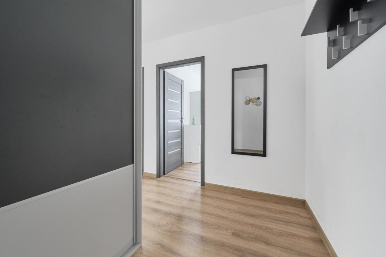 Spacious Apartment With Balcony Near The Slavic Hill Wroclaw By Renters Prestige Екстер'єр фото