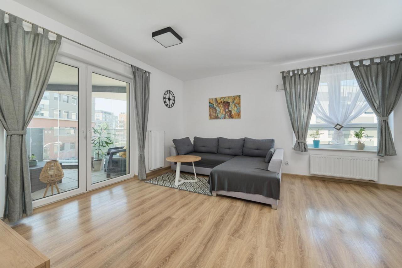 Spacious Apartment With Balcony Near The Slavic Hill Wroclaw By Renters Prestige Екстер'єр фото