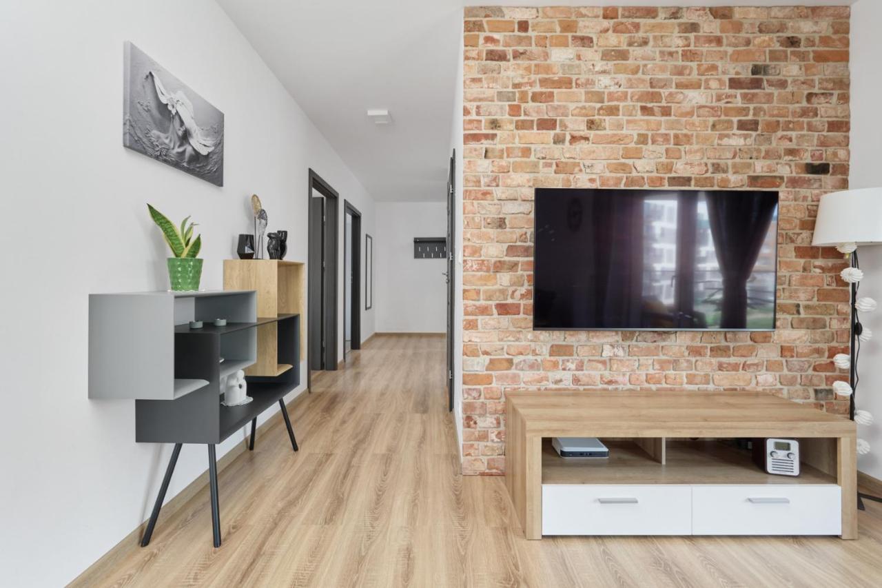 Spacious Apartment With Balcony Near The Slavic Hill Wroclaw By Renters Prestige Екстер'єр фото